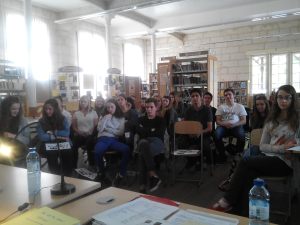 Mes élèves volontaires pour mon projet pédagogique sur la Shoah, au CDI, pendant la rencontre-conférence de Viviane Harif, née Bich. Vendredi 29 mai 2015
