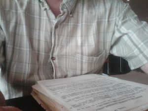 Lecture des rapports sur les témoignages des déportés d'Auschwitz, rédigés en avril 1945 (F9/5565)