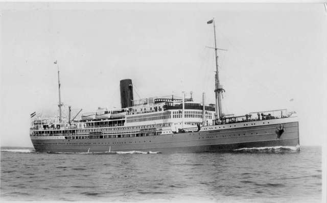 L'Indrapoera [sources : http://www.messageries-maritimes.org/melanesien1.jpg ]